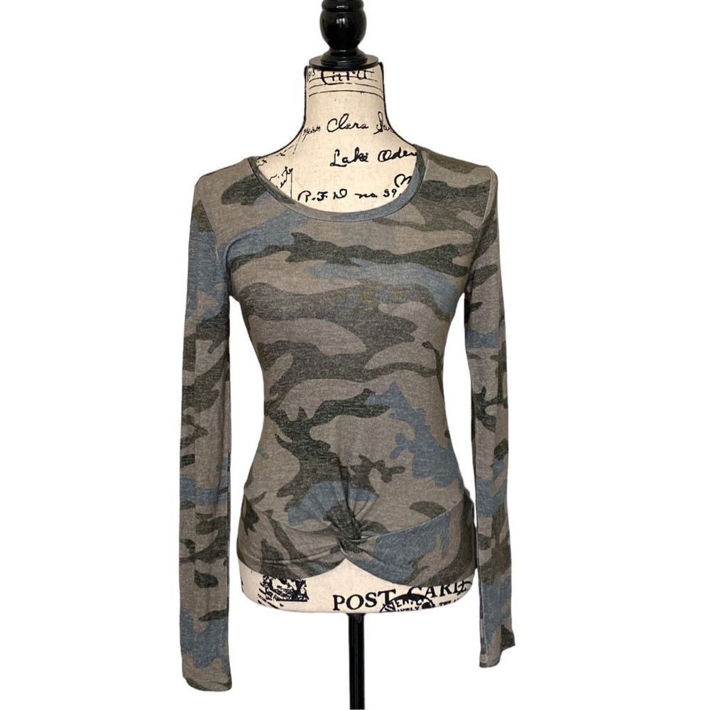 Aeropostale Women's Camo Green Long Sleeve Twist Front Tee Top Size S